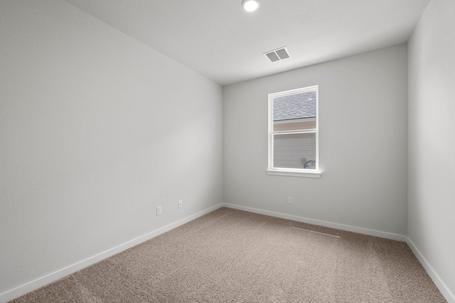 Spacious, unfurnished interior of a new home in Rancho San Gabriel, Georgetown (Image 13).