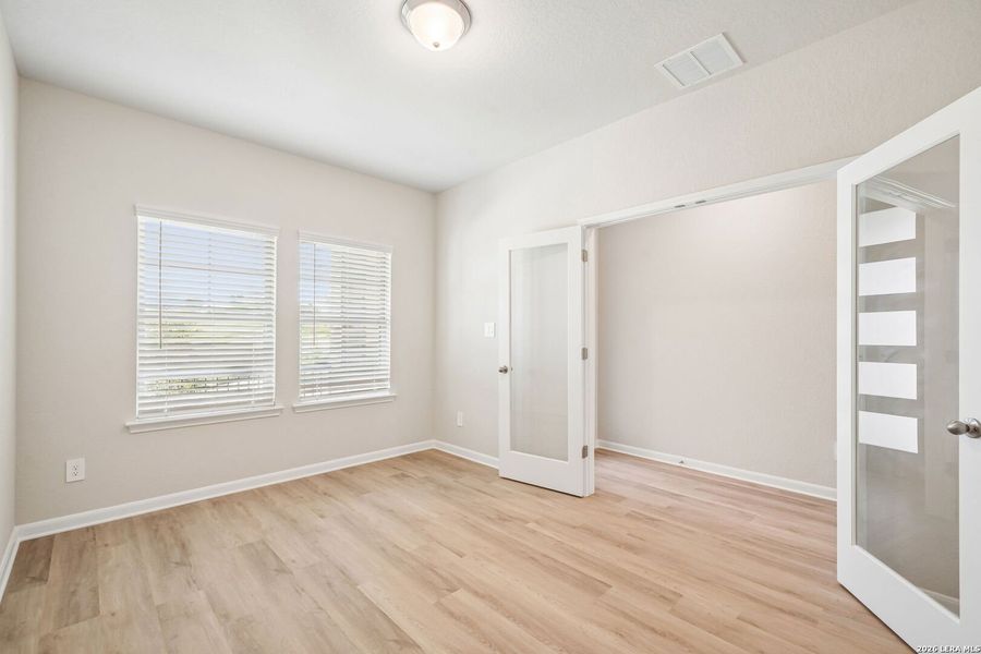 Spacious, unfurnished interior of a new home in Arcadia Ridge - Premier Series, San Antonio (Image 27).