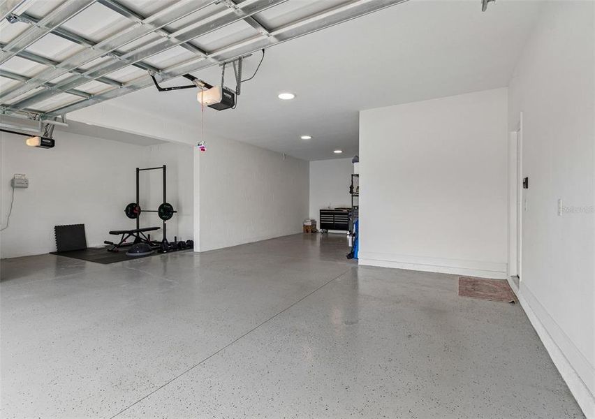 Spacious, unfurnished interior of a new home in Whispering Oaks Preserve, Wesley Chapel (Image 23).