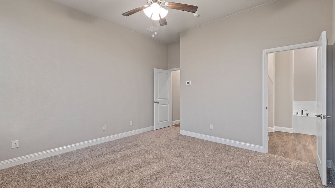 Spacious, unfurnished interior of a new home in Lakeview Pointe, Grand Prairie (Image 20).