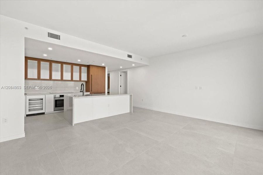 Spacious, unfurnished interior of a new home in , Miami (Image 31).