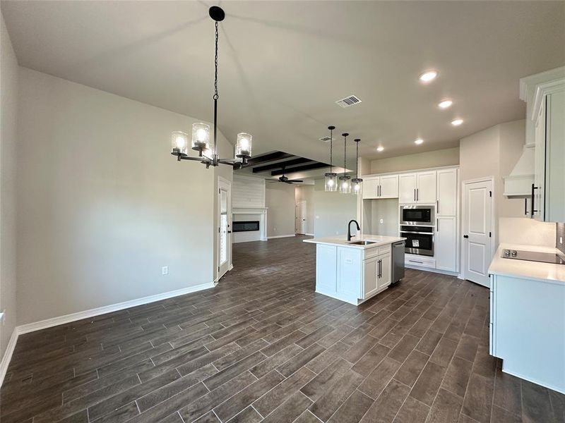 Spacious, unfurnished interior of a new home in , Lorena (Image 27).