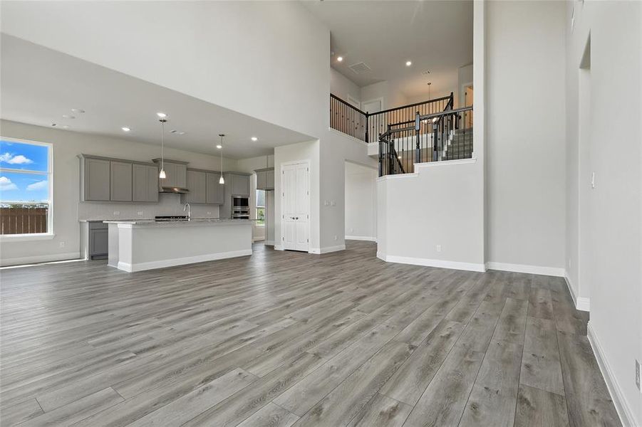 Spacious, unfurnished interior of a new home in Ridge Crossing, Waxahachie (Image 28).