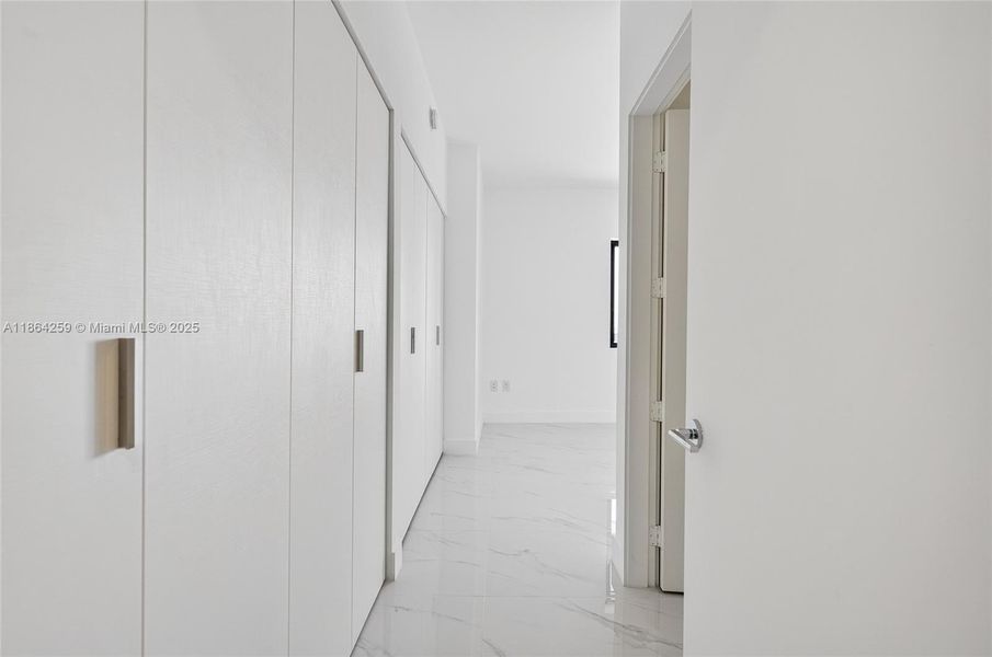 Spacious, unfurnished interior of a new home in Aria Reserve, Miami (Image 31).