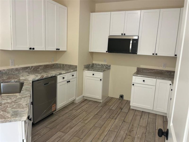Furnished interior view inside a new home in , Fort Worth (Image 6).
