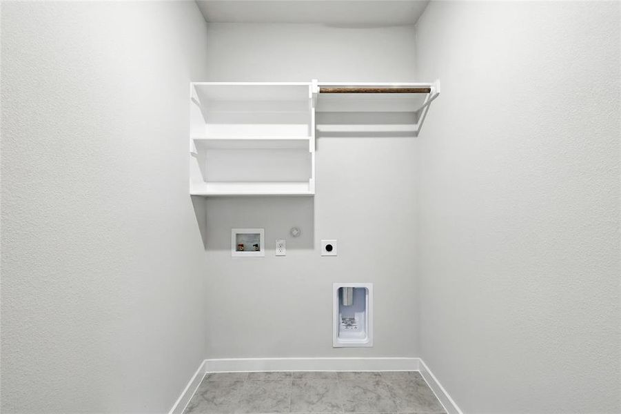 Furnished interior view inside a new home in Simpson Crossing, McKinney (Image 6).