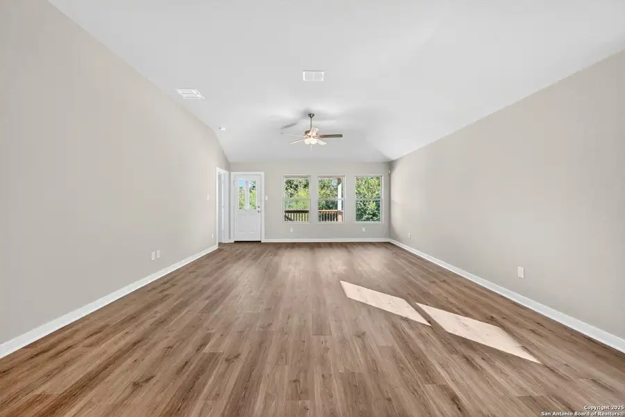 Spacious, unfurnished interior of a new home in Winding Brook, San Antonio (Image 11).