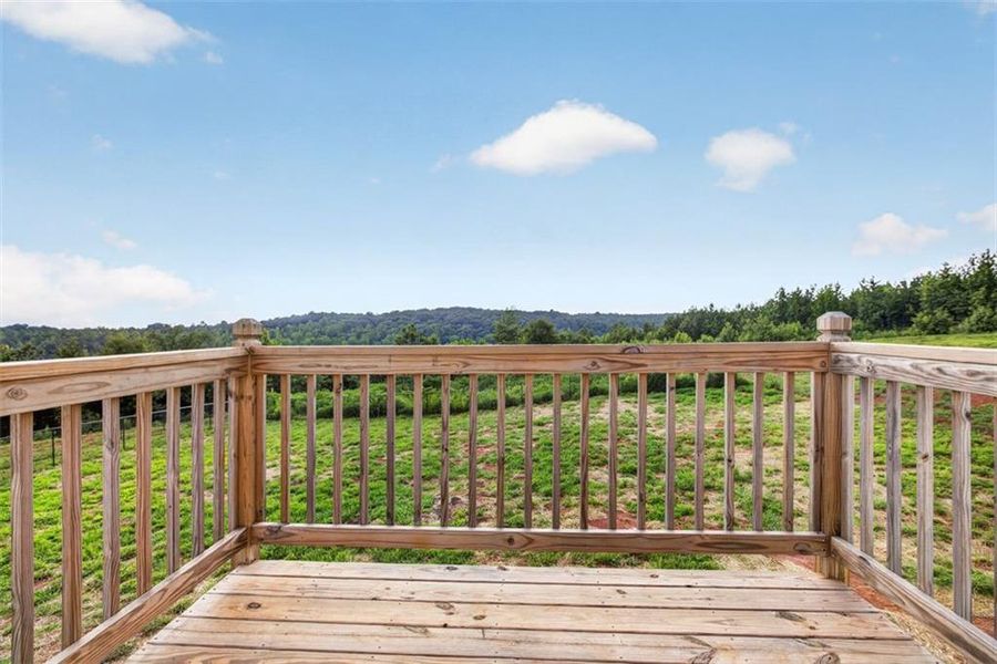 Exterior details and patio area of a home in , Eastanollee (Image 32).