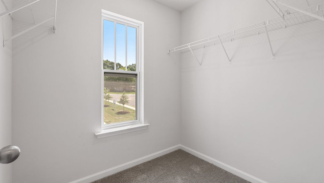 Spacious, unfurnished interior of a new home in Tanglewood Townes, Greenville (Image 21).