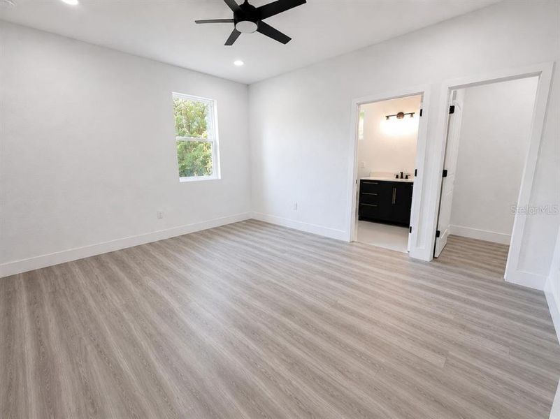 Spacious, unfurnished interior of a new home in , Belleview (Image 7).