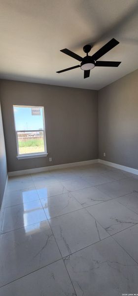 Spacious, unfurnished interior of a new home in , Eagle Pass (Image 6).
