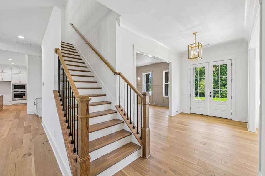 Spacious, unfurnished interior of a new home in White Post on Lake Lanier, Gainesville (Image 20).