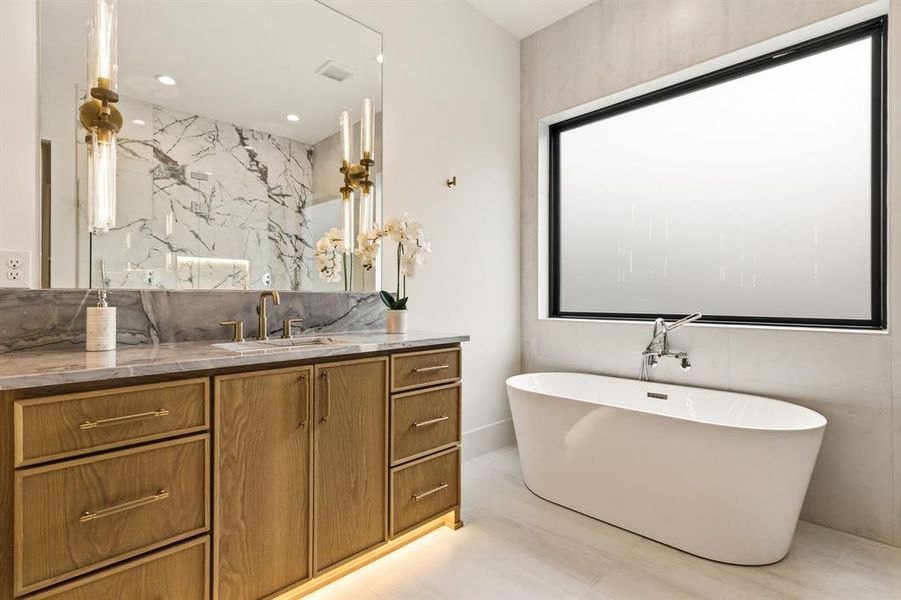 Furnished interior view inside a new home in , Dallas (Image 9).