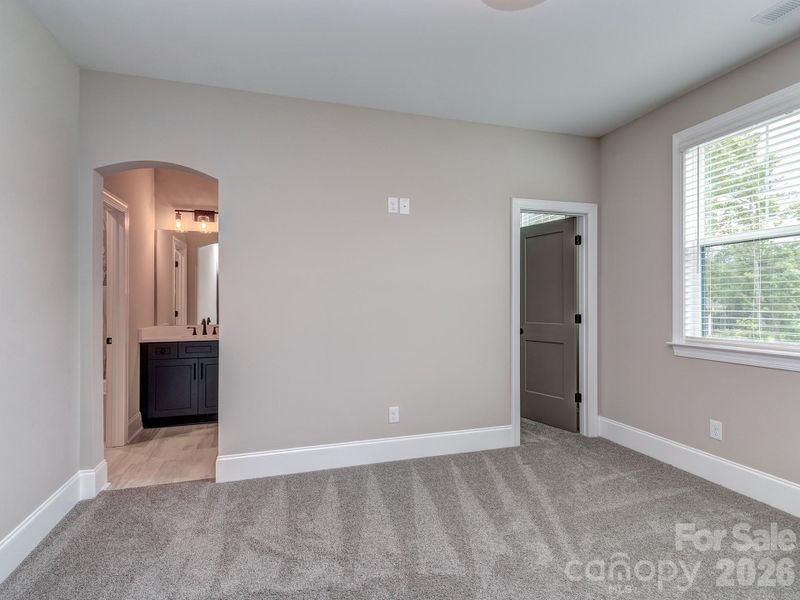 Spacious, unfurnished interior of a new home in , York (Image 33).