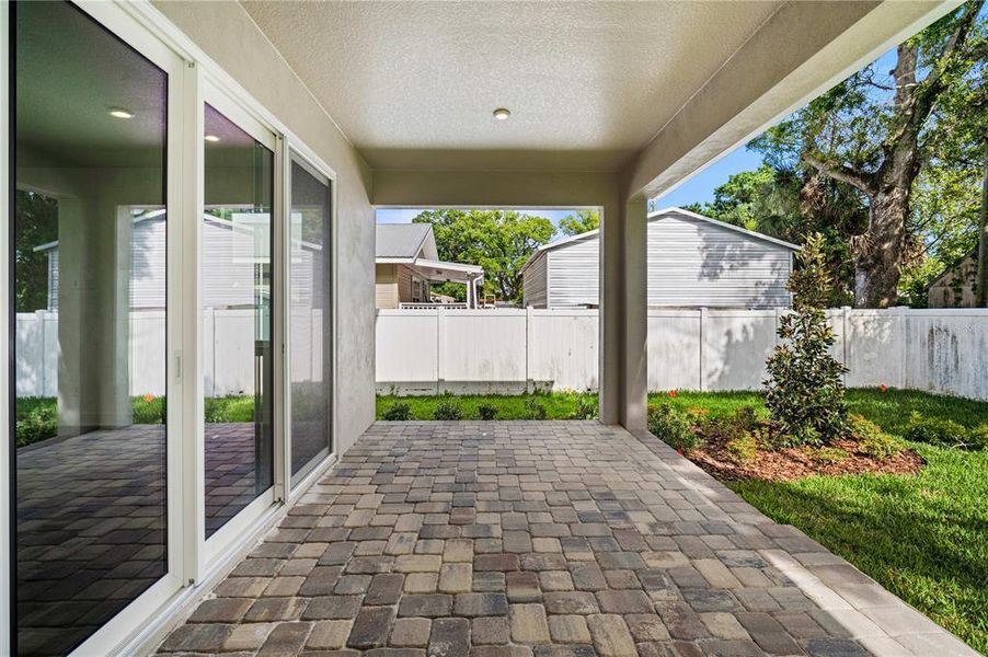 Exterior details and patio area of a home in , Tampa (Image 4).