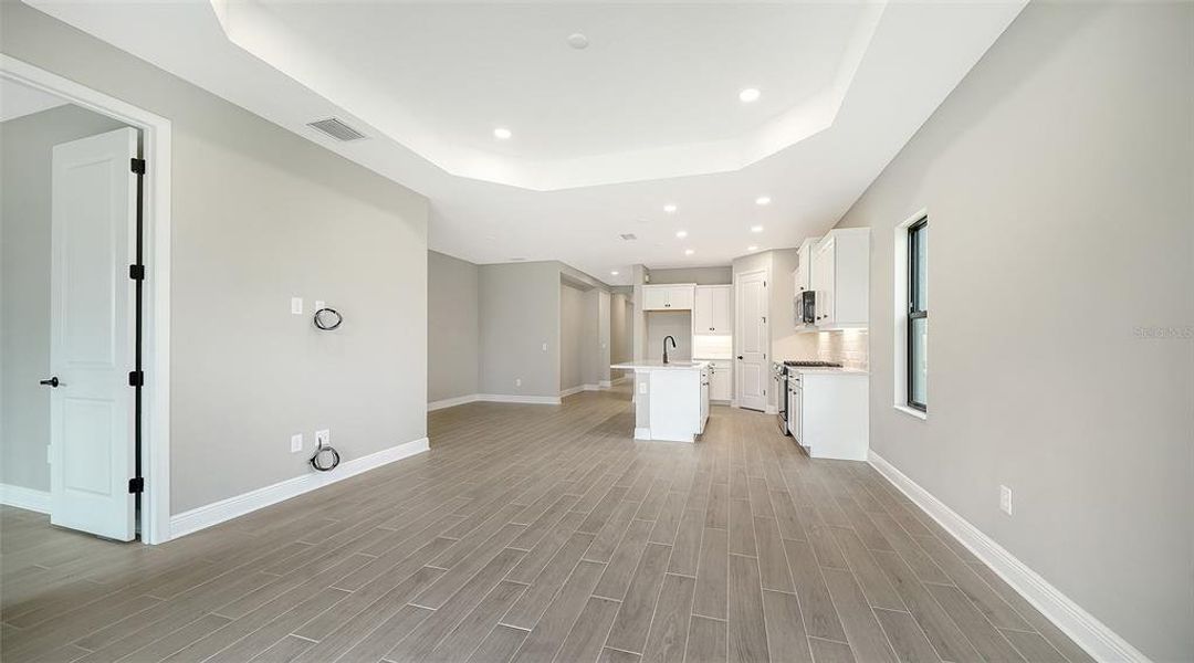 Spacious, unfurnished interior of a new home in Vicenza, Venice (Image 33).