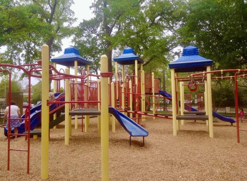 A short walk to Evergreen Park