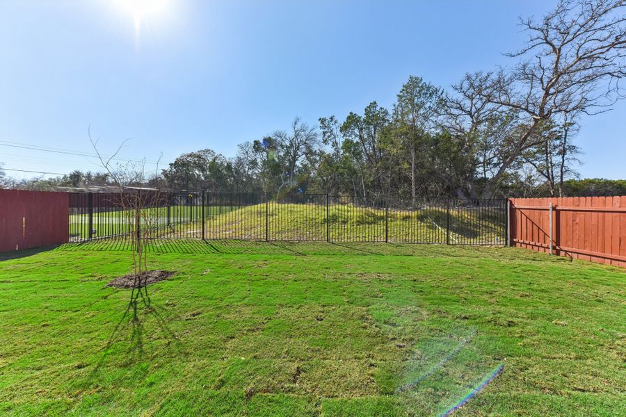 Exterior details and patio area of a home in Sauls Ranch, Round Rock (Image 3).