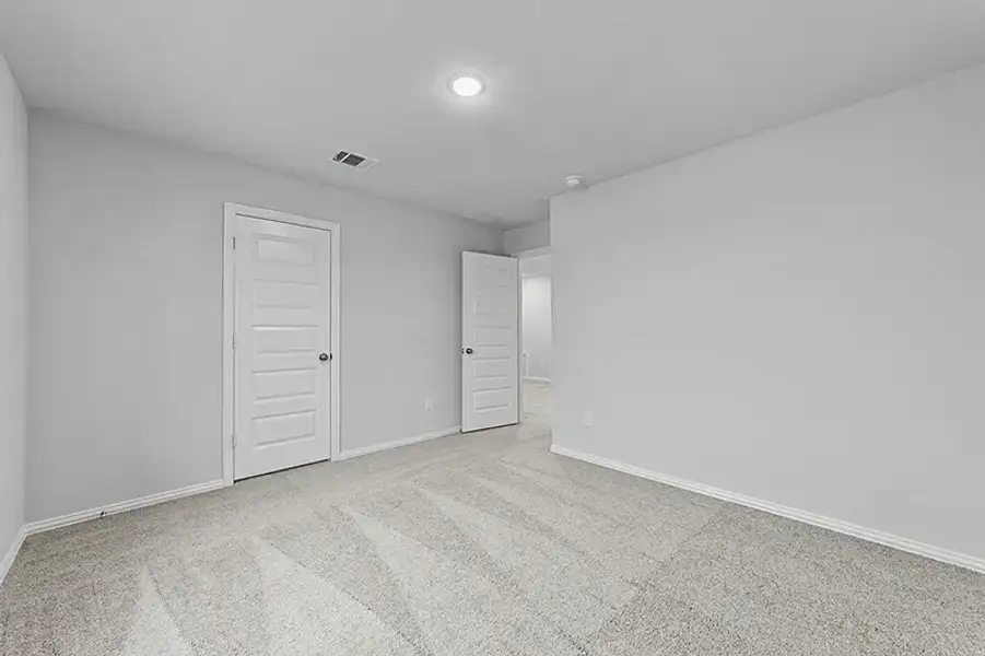 Spacious, unfurnished interior of a new home in Rolling Ridge, Van Alstyne (Image 25).