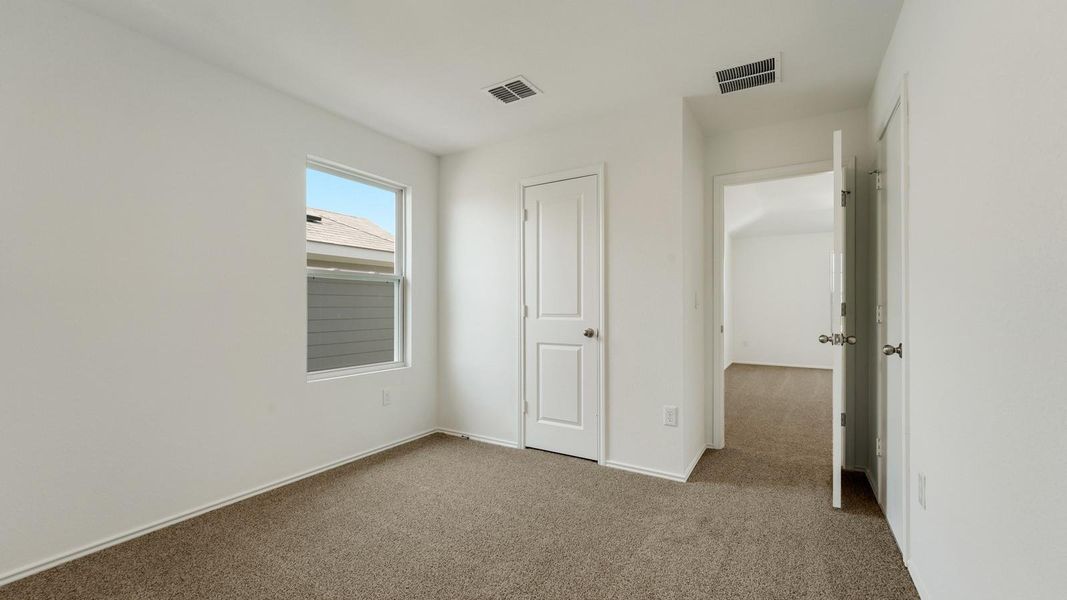 Spacious, unfurnished interior of a new home in Durango, Mustang Ridge (Image 25).