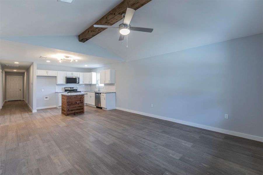 Spacious, unfurnished interior of a new home in , De Leon (Image 15).