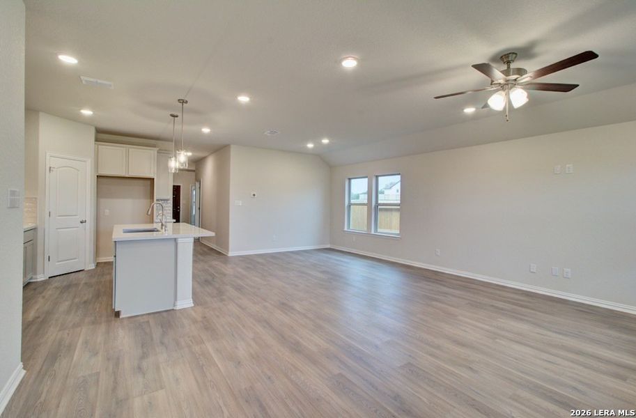 Spacious, unfurnished interior of a new home in Meyer Ranch - Enclave, New Braunfels (Image 23).