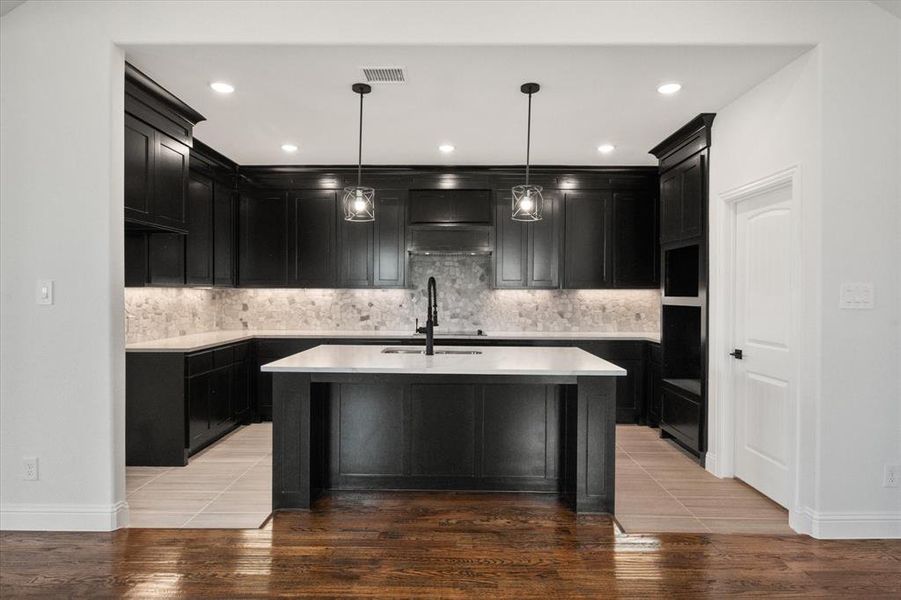Furnished interior view inside a new home in , Corsicana (Image 5).