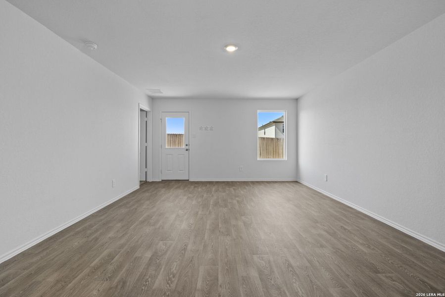 Spacious, unfurnished interior of a new home in Arroyo Ranch, Seguin (Image 16).