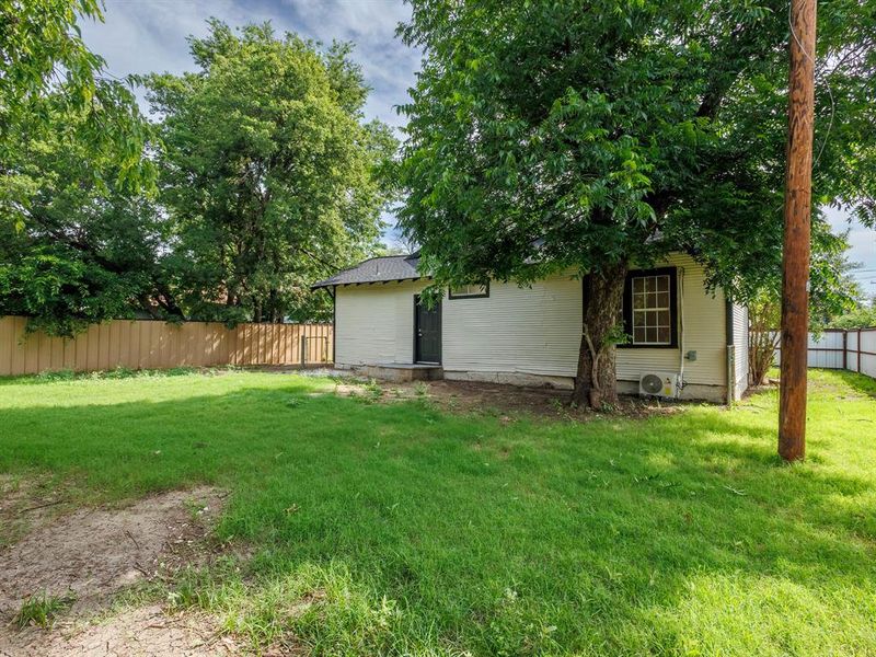 Exterior details and patio area of a home in , Brownwood (Image 20).