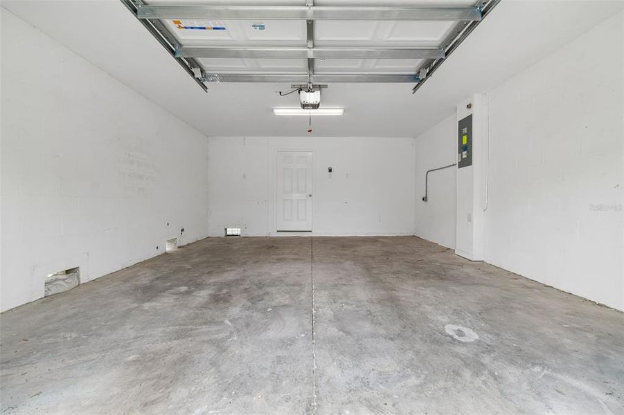 Spacious, unfurnished interior of a new home in , Tampa (Image 22). Spacious, unfurnished interior of a new home in , Tampa (Image 22).