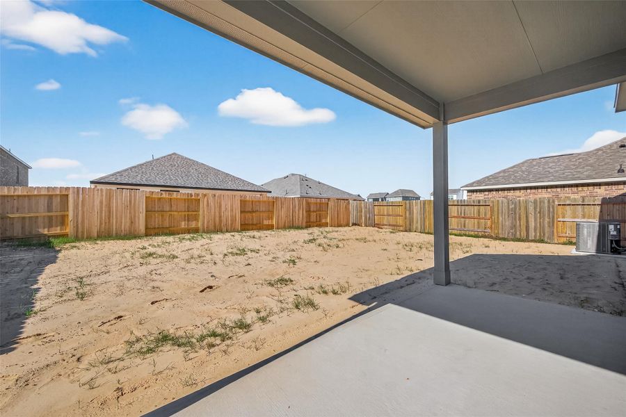 Exterior details and patio area of a home in Lago Mar, Texas City (Image 18).