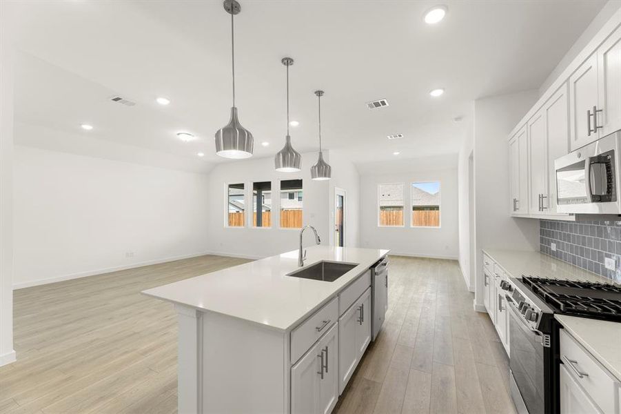 13. 1516 Eagle Meadow - Kitchen (4) 13. 1516 Eagle Meadow - Kitchen (4)
