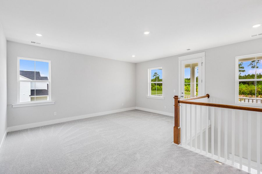 Spacious, unfurnished interior of a new home in Carnes Crossroads, Summerville (Image 5).