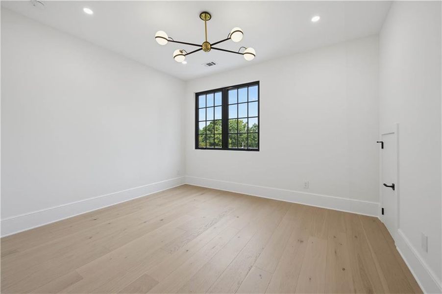Spacious, unfurnished interior of a new home in , Atlanta (Image 94).