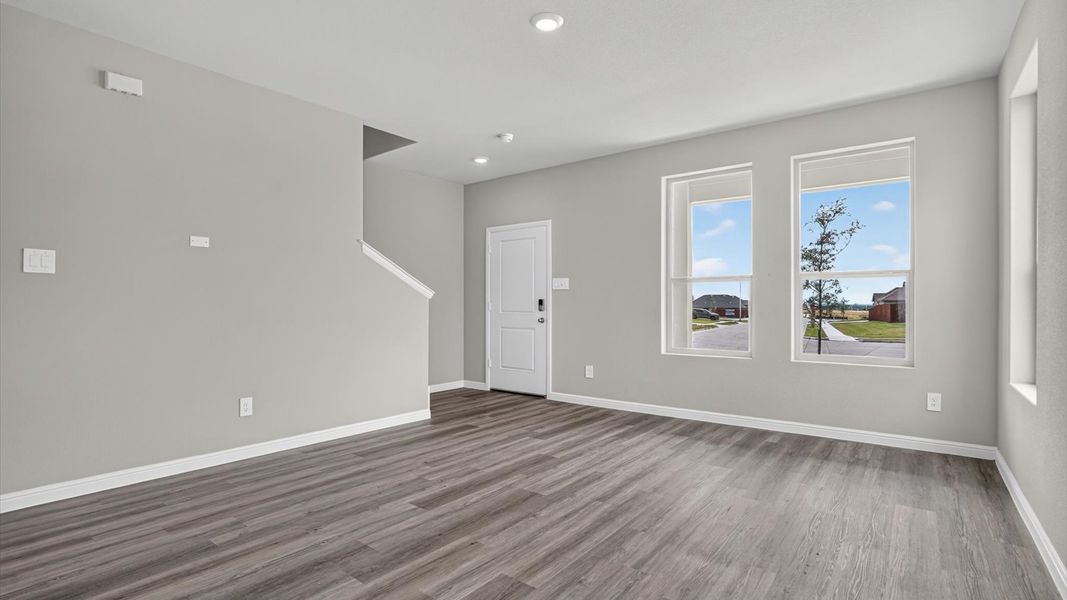 Spacious, unfurnished interior of a new home in Saratoga, Granbury (Image 12).