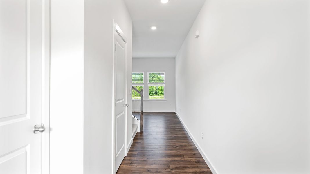 Spacious, unfurnished interior of a new home in The Cove at Thrasher Landing, Hixson (Image 11).