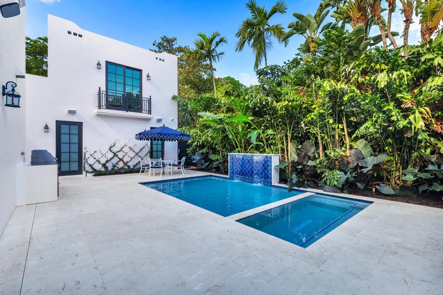 Exterior details and patio area of a home in , West Palm Beach (Image 27).