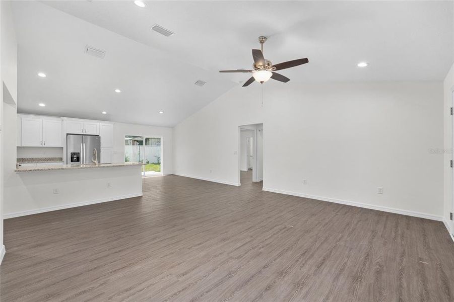 Spacious, unfurnished interior of a new home in , Dunnellon (Image 27).