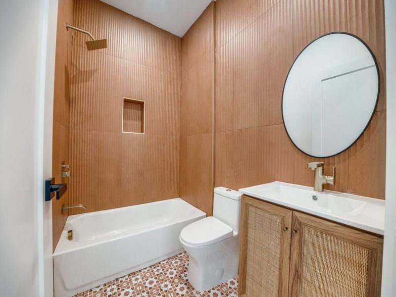 Image 8 of a home in .