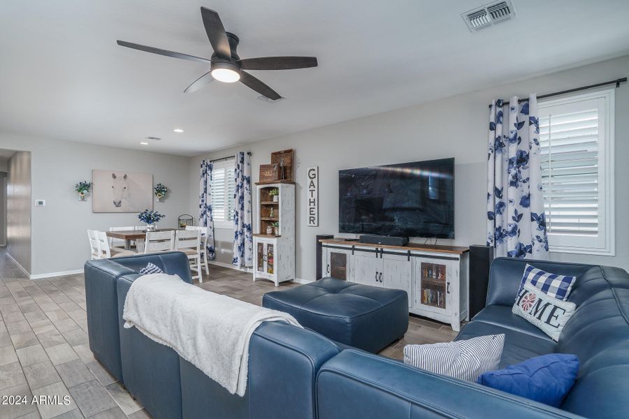 8) GREAT ROOM 8) GREAT ROOM