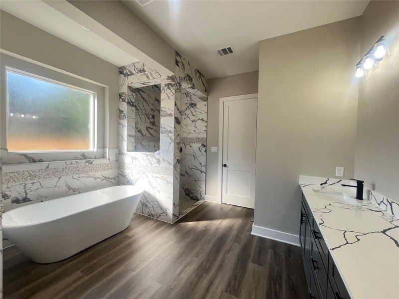 28807 Champion Oak primary bathroom