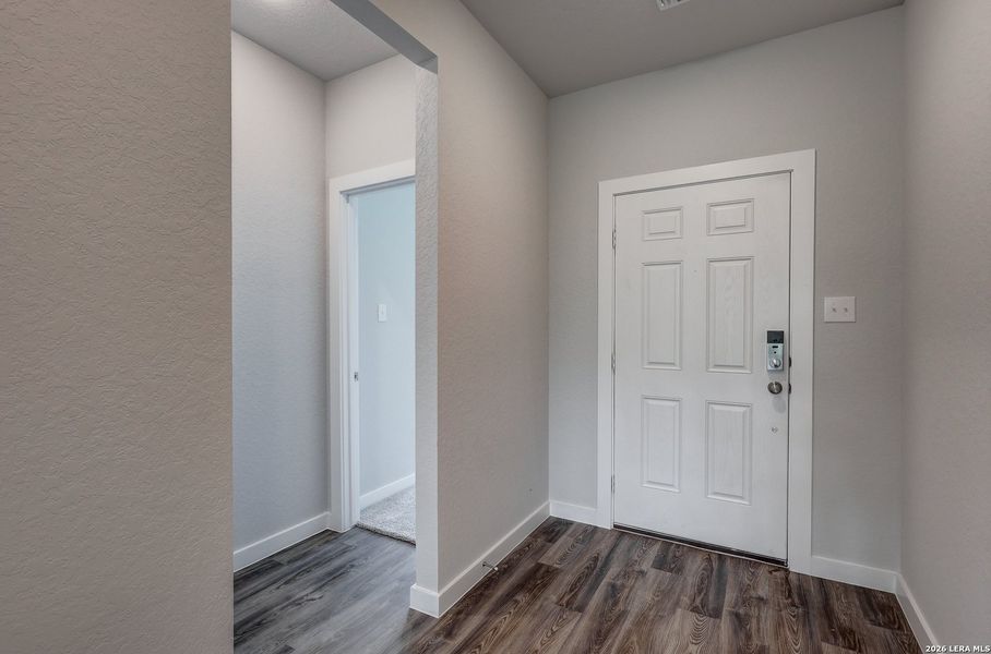 Spacious, unfurnished interior of a new home in Hiddenbrooke, Seguin (Image 17).