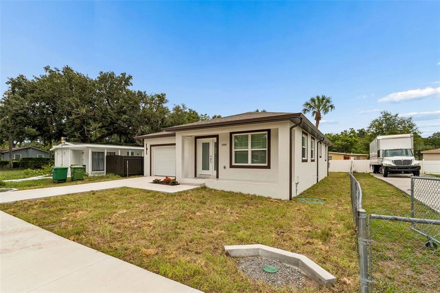 Exterior details and patio area of a home in , Tampa (Image 26).