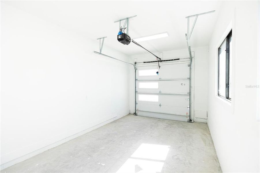 Spacious, unfurnished interior of a new home in , St. Petersburg (Image 59).