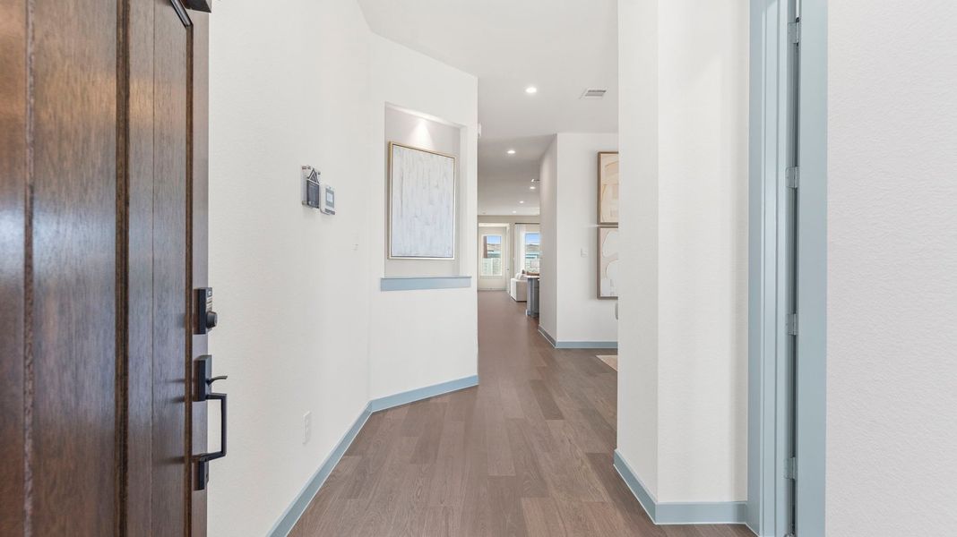 Spacious, unfurnished interior of a new home in Lago Mar, Texas City (Image 18).