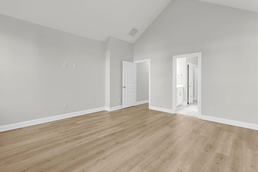 Spacious, unfurnished interior of a new home in Tidewater at Lakes of Cane Bay, Summerville (Image 26).