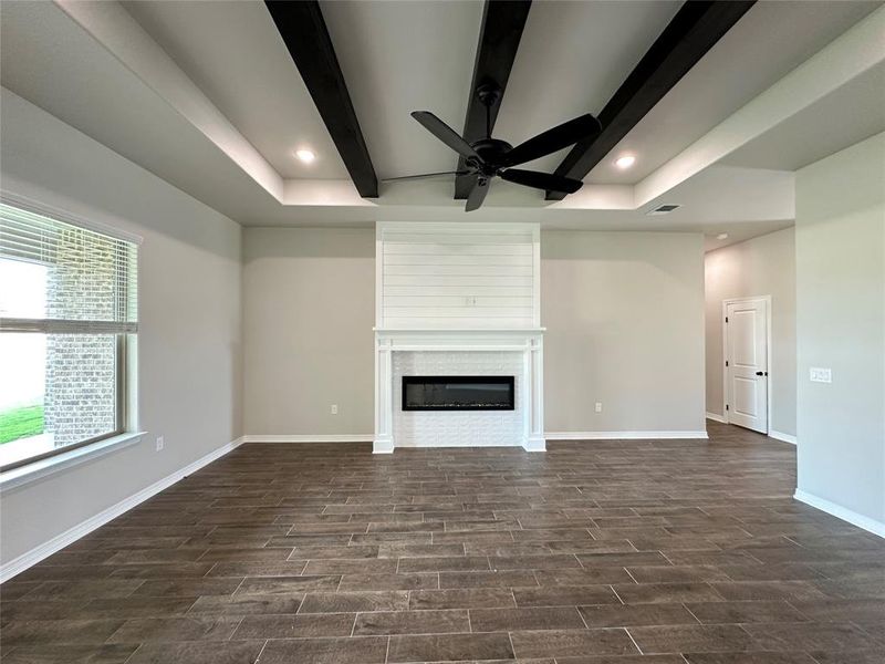 Spacious, unfurnished interior of a new home in , Lorena (Image 15).