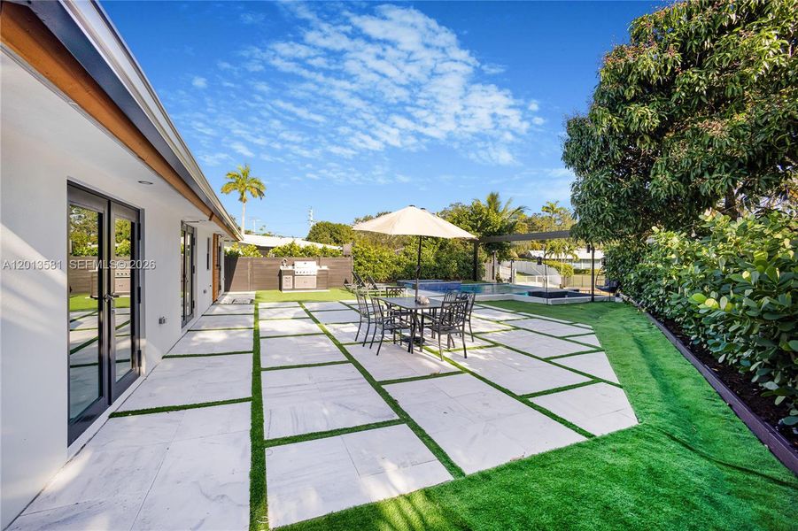 Exterior details and patio area of a home in , Fort Lauderdale (Image 3).