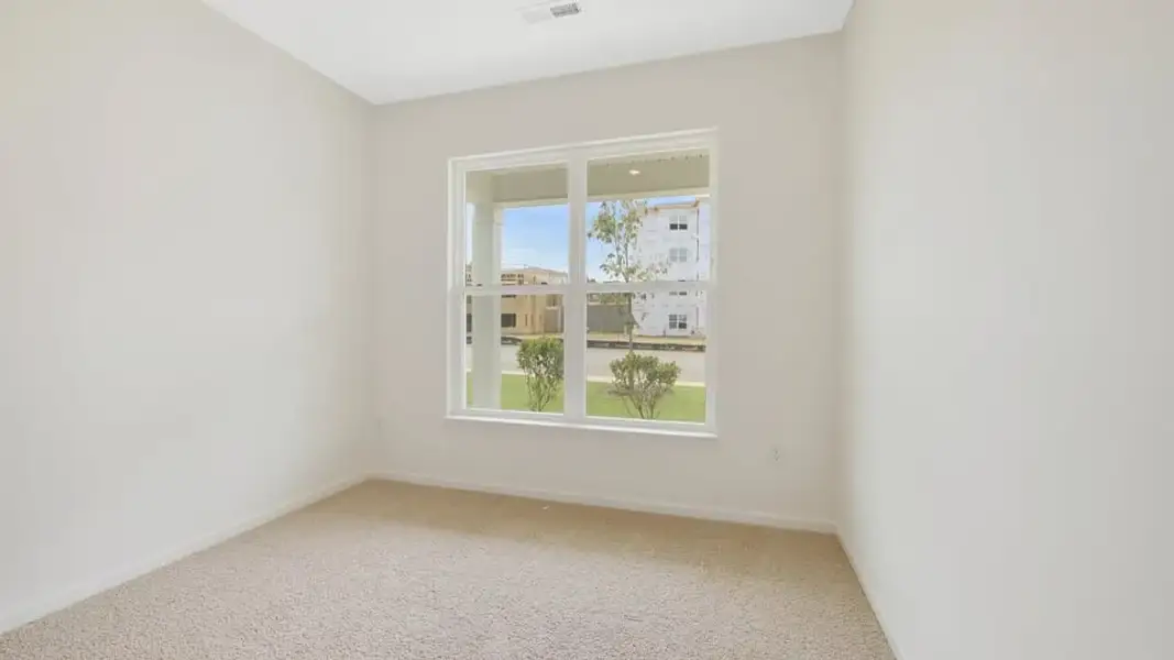 Spacious, unfurnished interior of a new home in Collins Ridge, Hillsborough (Image 27).