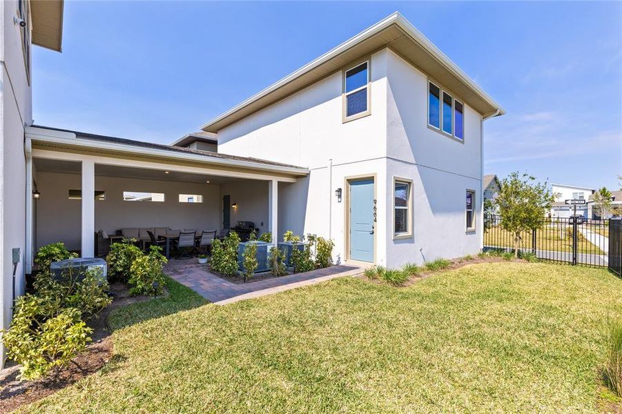 Exterior details and patio area of a home in Laureate Park, Orlando (Image 3).